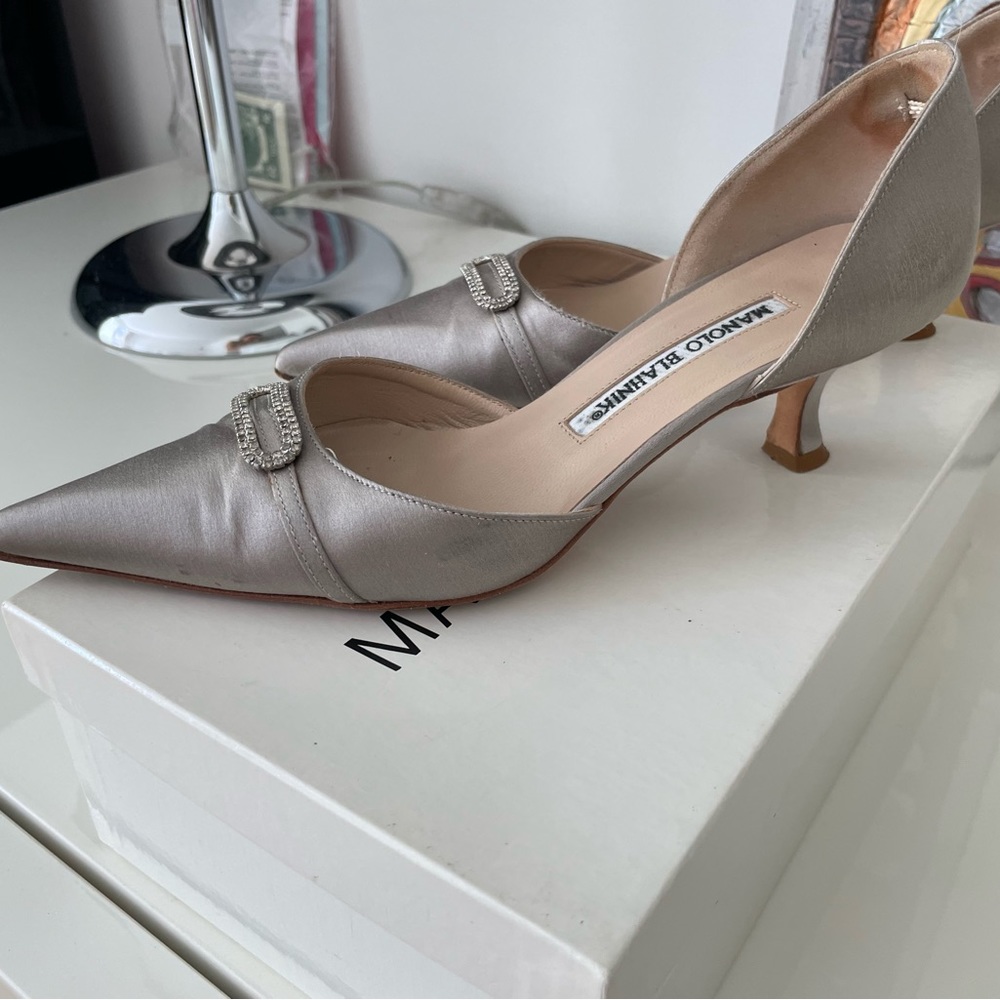 manolo blahnik silver pumps